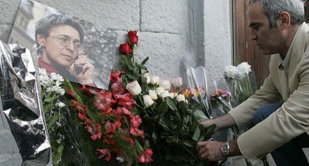 Action in memory of Anna Politkovskaya. Photo: REUTERS/Denis Sinyakov