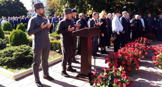 Participants of the mourning rally in Nalchik on October 13, 2005. Photo by Lyudmila Maratova for the "Caucasian Knot"