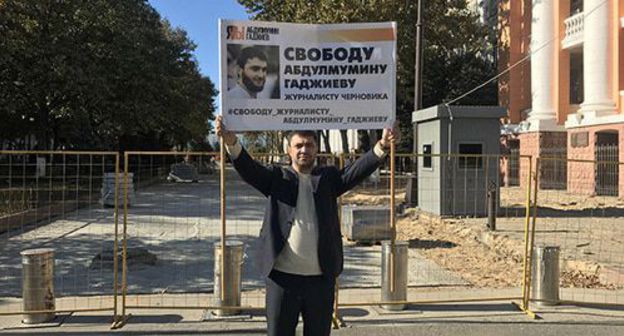 Magdi Kamalov, the founder of the "Chernovik", at a picket in Makhachkala. October 14, 2019. Photo by Patimat Makhmudova for the "Caucasian Knot"