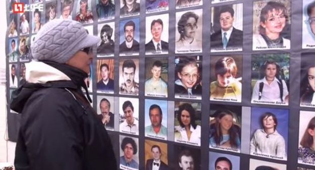 Photos of victims of the terror act at the Dubrovka Theatrical Centre. Photo: Life News, https://www.youtube.com/watch?v=iz4f6HuICe0