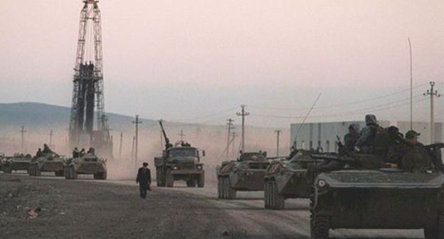 Military vehicles in the streets of Grozny. December 1994. Photo: REUTERS/Yuri Tutov