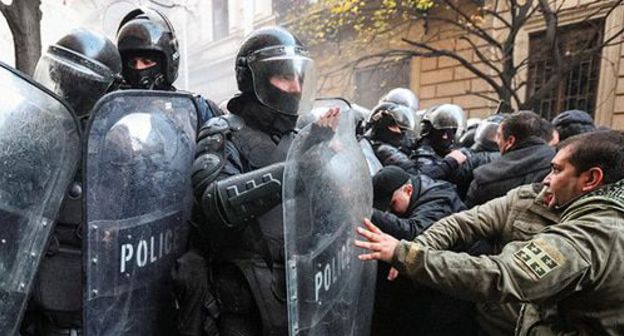 The police disperse participants of a protest action in Tbilisi. November 2019. Photo: REUTERS/Irakli Gedenidze