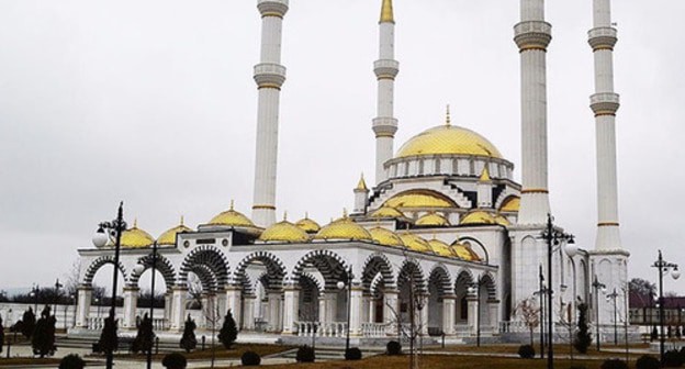 A mosque in the village of Geldagan, Kurchaloi District of Chechnya. Photo: Muslim (muslim322) https://ru.wikipedia.org/