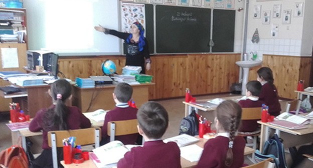 Lesson in one of Kabardino-Balkarian schools. Photo: School of literate consumer, http://xn--c1adpoeect8c.xn--p1ai/?p=4010