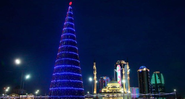 New Year tree in Grozny. Photo: press service of the City Administration, http://grozmer.ru