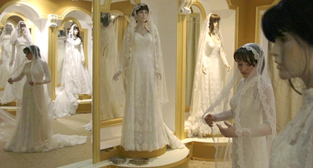 A wedding shop in Grozny. Photo: REUTERS/Diana Markosian