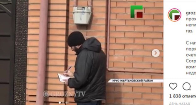 Gas service worker conducting inspection raid in Chechnya. Screenshot from video posted at: https://www.instagram.com/p/B7Xtae5CaQ8/