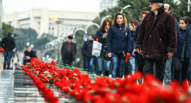 A memorial march in the Alley of Martyrs. Photo by Aziz Karimov for the "Caucasian Knot"