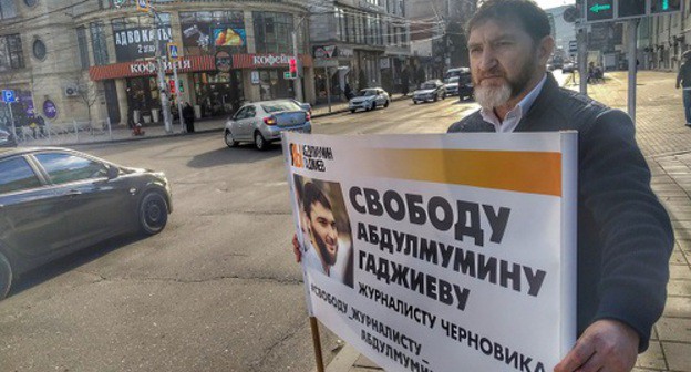 Makhachkala resident Murtazali takes part in a series of pickets for the first time. Photo by Ilyas Kapiev for the Caucasian Knot