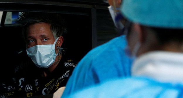 A man wearing a medical mask. Photo: REUTERS/Francois Lenoir