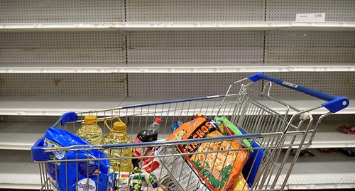 Empty store shelves. Photo: REUTERS/Santiago Arcos