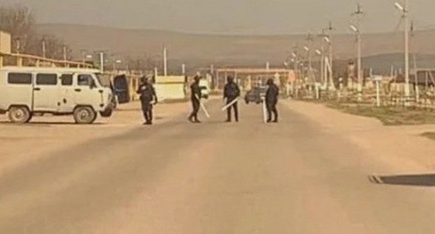 Law enforcers with plastic pipes in Chechnya. Screenshot: https://t.me/KhaleedBlog/55