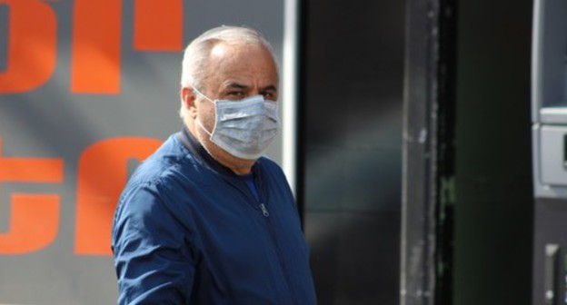 Yerevan residents in a medical mask. Photo by Tigran Petrosyan for the Caucasian Knot