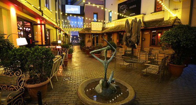 Cafes and restaurants are closed in Tbilisi. Photo: REUTERS/Irakli Gedenidze