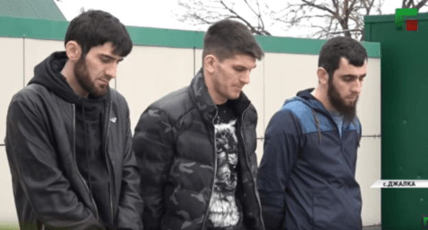 Young Chechen natives who refused to pay for a trip in a Moscow taxi. Screenshot: ChGTRK 'Grozny', https://www.youtube.com/watch?v=d2rEsTrWRUA