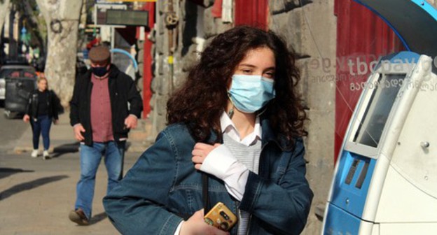 A woman wearing mask in Tbilisi streets. Photo by Inna Kukudzhanova for the Caucasian Knot