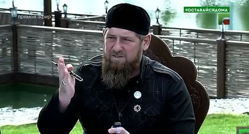 Ramzan Kadyrov at the sitting of the operative headquarters, April 17, 2020. Screenshot: https://www.youtube.com/watch?v=PGmx9mlRG7E