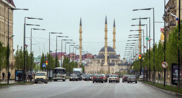 A street in the centre of Grozny. Photo: press service of the City Administration, http://grozmer.ru/objavlenija/uvazhaemye-uchastniki-dorozhnogo-dvizhen-2296.html