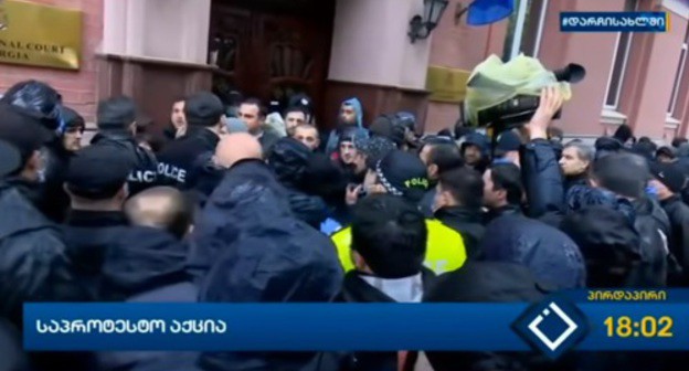 Clashes near the Adjara Government House in Batumi. Photo: screenshot of the video at the ajaratv.ge website https://ajaratv.ge/article/59045"