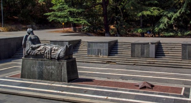 The Tomb of the Unknown Soldier, Tbilisi. Photo: https://ru.wikipedia.org/wiki/Памятники_неизвестному_солдату