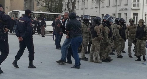 Police detaining participants of Vladikavkaz rally. Photo by Emma Marzoeva for the Caucasian Knot