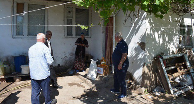 Distribution of charity help among needy families. Photo courtesy of Emil Ragimov