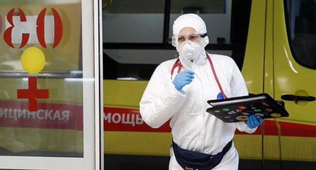 Medical worker. Photo: REUTERS/Maxim Shemetov