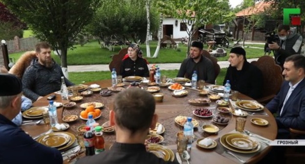 The meeting of the head of Chechnya, Ramzan Kadyrov, with hospital chief physicians. Screenshot of the report by the "Grozny" TV Channel https://www.youtube.com/watch?v=HlhMxvxXIaA&amp;feature=emb_logo