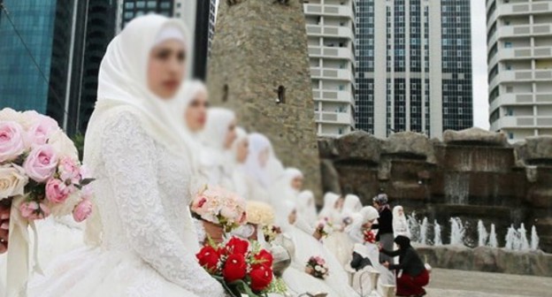 Brides in Grozny. Photo: ChGTRK 'Grozny', https://grozny.tv/news.php?id=38090