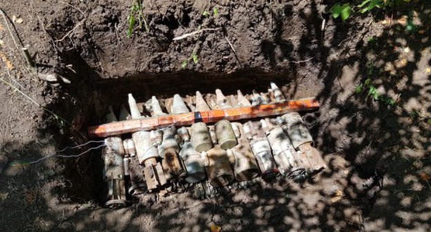 Hideout with ammunition. Photo: press service of the National Guard of Russia, https://rosgvard.ru/ru/news/article/v-chechenskoj-respublike-pri-uchastii-rosgvardii-obnaruzhen-i-unichtozhen-tajnik-s-boepripasami