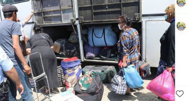 Azerbaijanis are leaving for their homeland from a camp in Kullar. Screenshot of derbentskiyrayon's Instagram page: https://www.instagram.com/p/CBfxh8SjTo8/