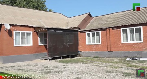 A new house presented by the Chechen authorities to the family of Madina Umaeva's husband. Screenshot from video posted by ChGTRK 'Grozny': https://www.youtube.com/watch?v=QEJ3iPtc7es&feature=emb_title