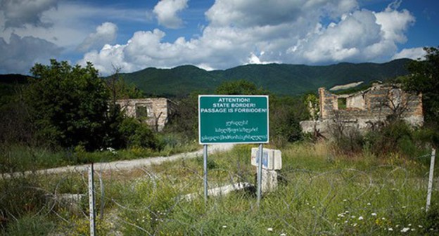 The border between Georgia and South Ossetia. Photo REUTERS/David Mdzinarishvili