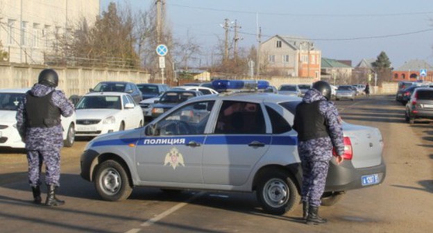 The police officers. Photo by the press service of the Russian National Antiterrorist Committee (NAC), http://nac.gov.ru/fotomaterialy@page=12.html#&amp;gid=1&amp;pid=2