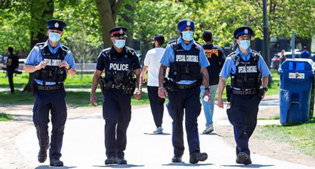 Policemen, Toronto. Photo: REUTERS/Carlos Osorio