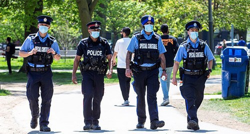 Policemen, Toronto. Photo: REUTERS/Carlos Osorio