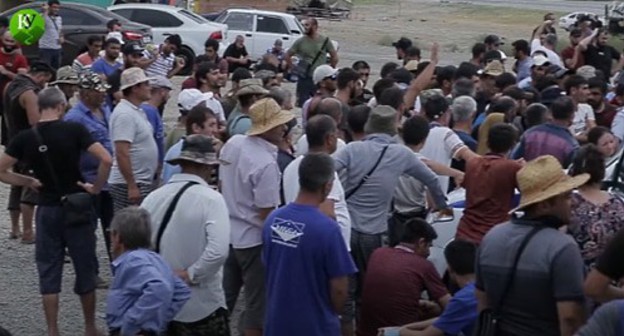 Azerbaijanis staying in Kullar camp. Screenshot from the video posted by the Caucasian Knot: https://www.youtube.com/watch?time_continue=133&v=FvC3Fw73mK4&feature=emb_logo   