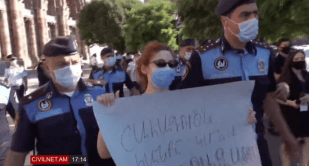 Protest action against development of the Amulsar deposit, August 6, 2020. Screenshot: https://www.facebook.com/CivilNet.TV/videos/582832362386994/