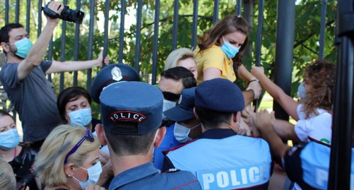 The detention of the participants of a protest action in support of Jermuk residents on August 9. Photo by Tigran Petrosyan for the "Caucasian Knot"