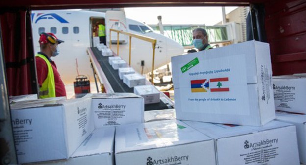 Food aid for Lebanese Armenians is loaded onto the plane in Nagorno-Karabakh. Zvartnots International Airport, Yerevan, Armenia. August 9, 2020. Photo from the page of Arayik Harutyunian, President of Artsakh, on Facebook FB ArayikHarutyunian