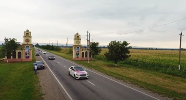 Wedding party cortege in Chechnya. Screenshot: https://www.youtube.com/watch?v=EU8rWT-FgPQ