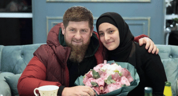 Ramzan and Aishat Kadyrovs. Photo: press service of the head of Chechen Republic, http://www.checheninfo.ru/246555-chechnja-200-tysjach-detej-chr-poluchat-sladkie-nabory-v-dni-urazy-bajram.html