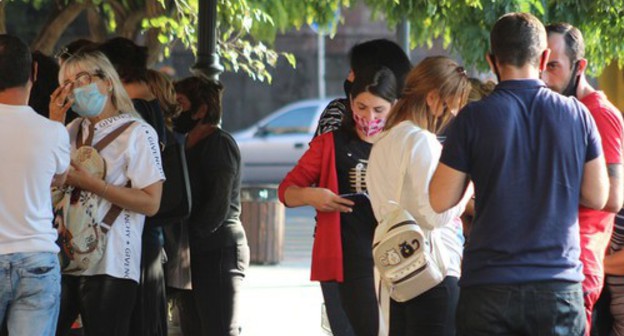 Participants of the action "I want to go to Russia". Photo by Tigran Petrosyan for the "Caucasian Knot"