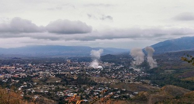 Smoke at the site of the hostilities in Stepanakert. Nagorno-Karabakh, October 4, 2020. Photo: REUTERS/Stringer