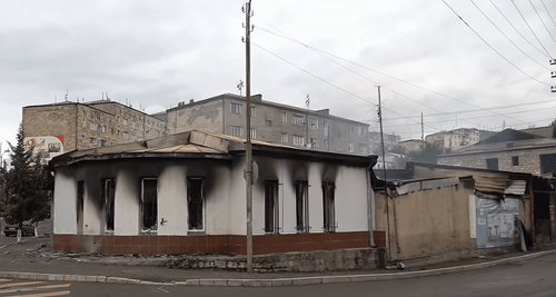 A building damaged by shelling in Stepanakert. Screenshot by the FRANCE 24 TV channel www.youtube.com/watch?v=m7yX8ITQ6YY