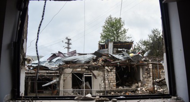 Debris of a residential quarter, October 6, 2020. Photo: David Kagramanyan / Pan photo / Reuters