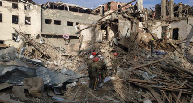 Debris in Ganja after night shelling attack, October 11, 2020. Photo by Aziz Karimov for the Caucasian Knot