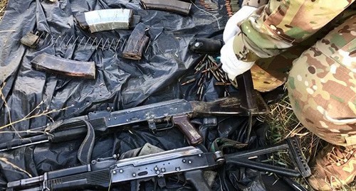 Weapons at the site of special operation. Photo: NAC press service, http://nac.gov.ru/