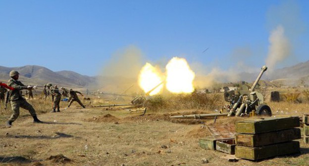 Azerbaijani army shelling Karabakh with artillery fire on October 20, 2020. Photo by Azerbaijani Ministry of Defence https://mod.gov.az/az/news/ermenistan-silahli-quvvelerinin-ates-noqtelerine-artilleriya-bolmelerimiz-zerbeler-endirir-video-33121.html