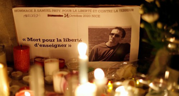 Improvised memorial where people pay tribute to Samuel Paty, the French teacher who was beheaded on the streets of the Paris suburb of Conflans-Sainte-Honorine, France, October 21, 2020. Photo: REUTERS/Eric Gaillard